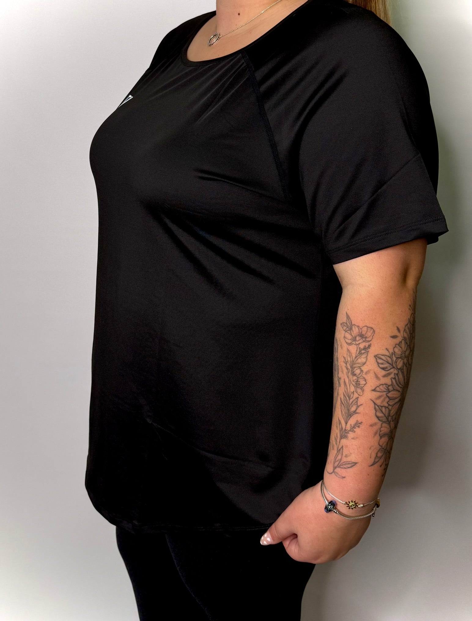 THRYV Signature Tee – Midnight Black