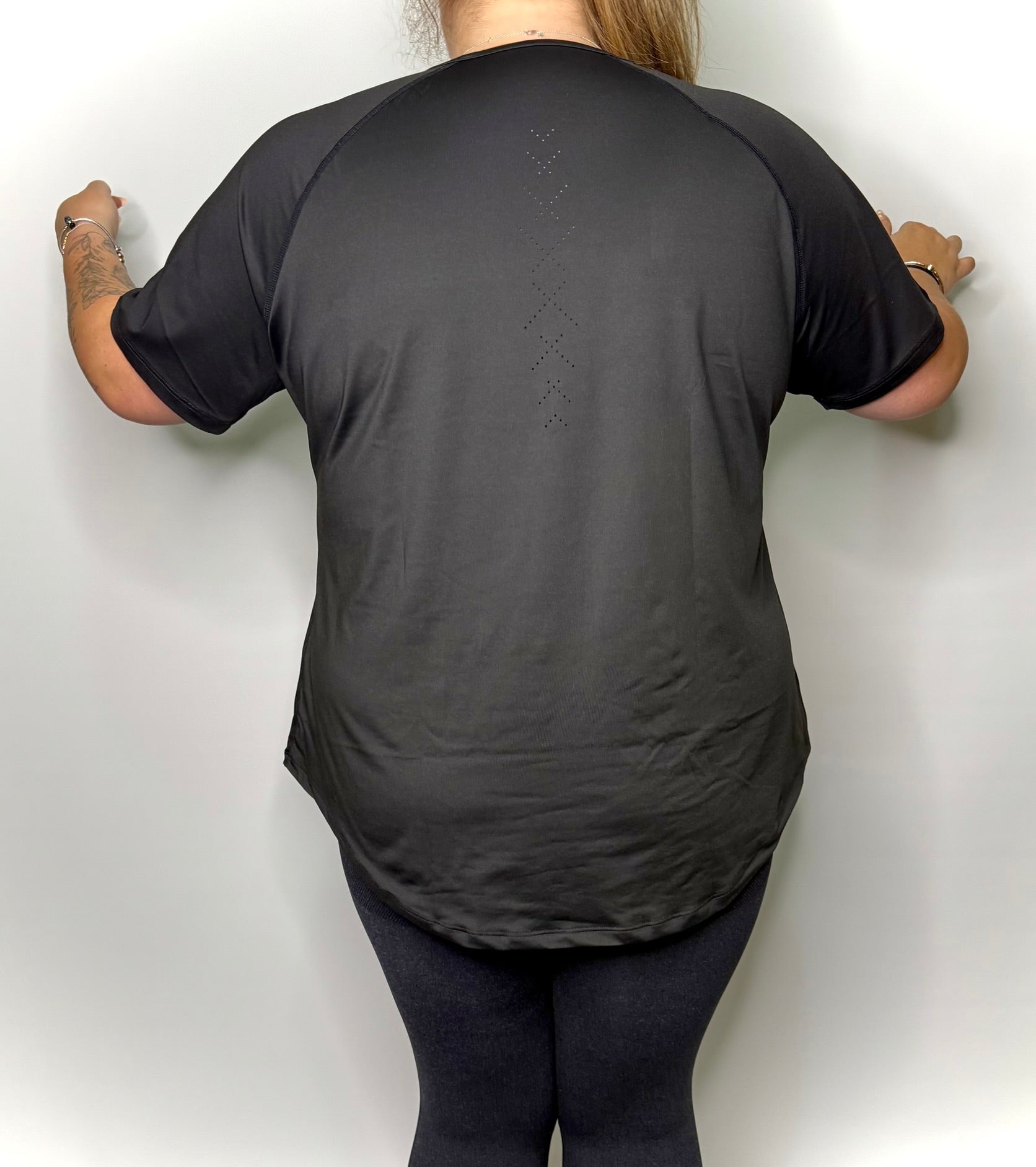 THRYV Signature Tee – Midnight Black